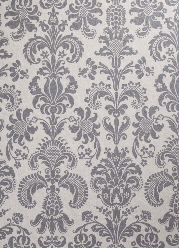 Die Brautkleidbox Tapestry Silver hat ein wunderschönes edles Design mit silbernen Ornamenten.