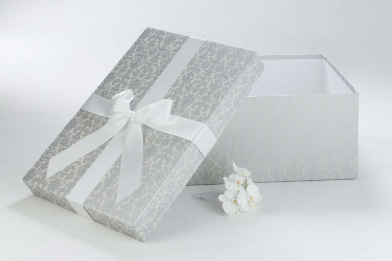 Die Brautkleidbox Tapestry Silver ist ein absoluter Hingucker und perfekt für Ihr Brautkleid.